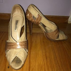 Oscar de la Renta Pump